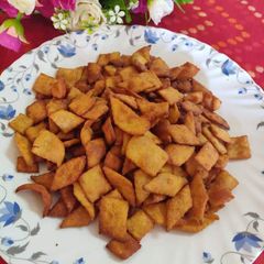 A picture of Gur wale wheat flour shakarpara.