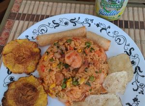 Una foto de Arroz con Camarones fácil y rápido