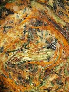 Una foto de Tortilla simple de espinaca y zapallo italiano