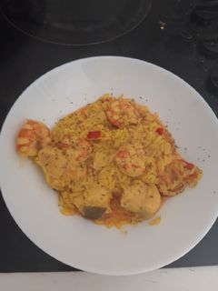 Una foto de Arroz con congrio y langostinos