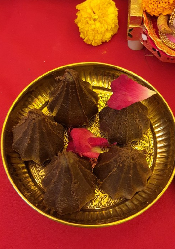 ઓરીઓ મોદક ઇન્સ્ટન્ટ (Oreo Modak Instant Recipe In Gujarati) રેસીપી મુખ્ય ફોટો