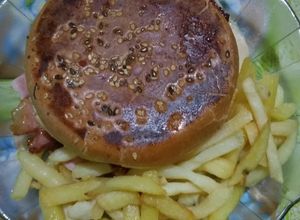 Una foto de Hamburguesas estilo Mc Donalds😍💣🤤