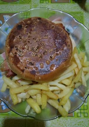 Una foto de Hamburguesas estilo Mc Donalds😍💣🤤
