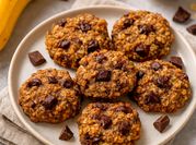 Una foto di dolci vegani banane