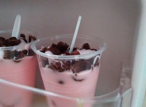 Una foto de Paletas de yogurt con cereal