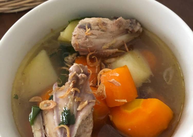 Bagaimana Membuat Sop ayam kampung yang Bisa Manjain Lidah