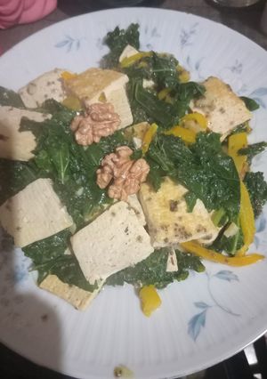 Una foto de Tofu Kale Salteado 