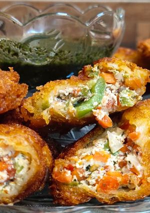 A picture of Dahi bread roll.