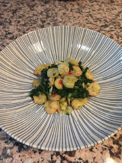Una foto de Salteado de espinacas con Gambas