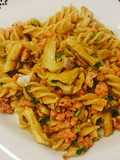 Fusilli com alcachofra e linguiça