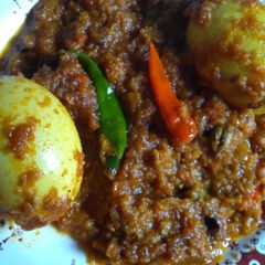 A picture of Dim posto dum(egg with poppy seeds paste).