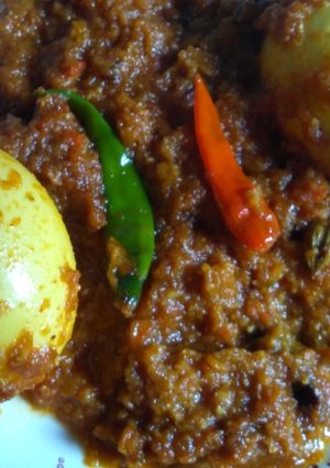 A picture of Dim posto dum(egg with poppy seeds paste).
