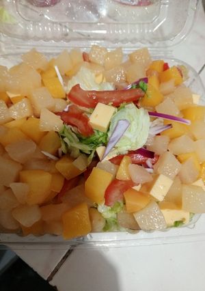 Una foto de Ensalada Tropical Mixta