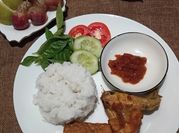 Gambar ayam goreng laos restoran