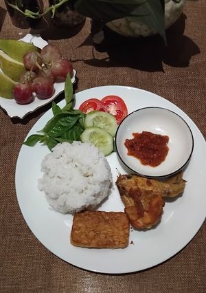 Foto resep Paket Ayam Goreng Laos Ala Resto
