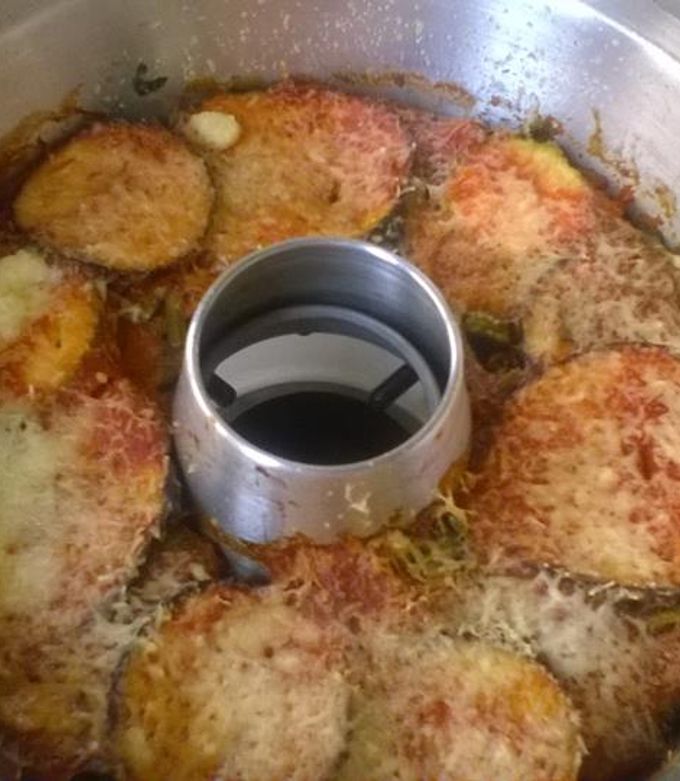 Una foto de Pastel de berenjena y calabacín (horno milagro-cacerola horno-horno mágico)