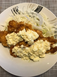 Una foto de Fritada de pollo con salsa tártara