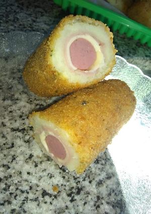 Una foto de Bastoncitos de salchicha con puré Jamón & Queso