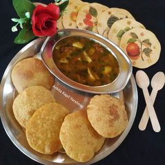 A picture of Stuffed Kachori.