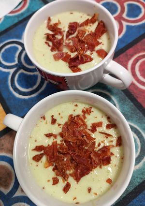 Una foto de Crema de Pepino, Aguacate y Manzana