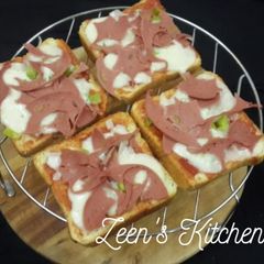 A picture of Microwave Pepperoni Bread Pizzas.