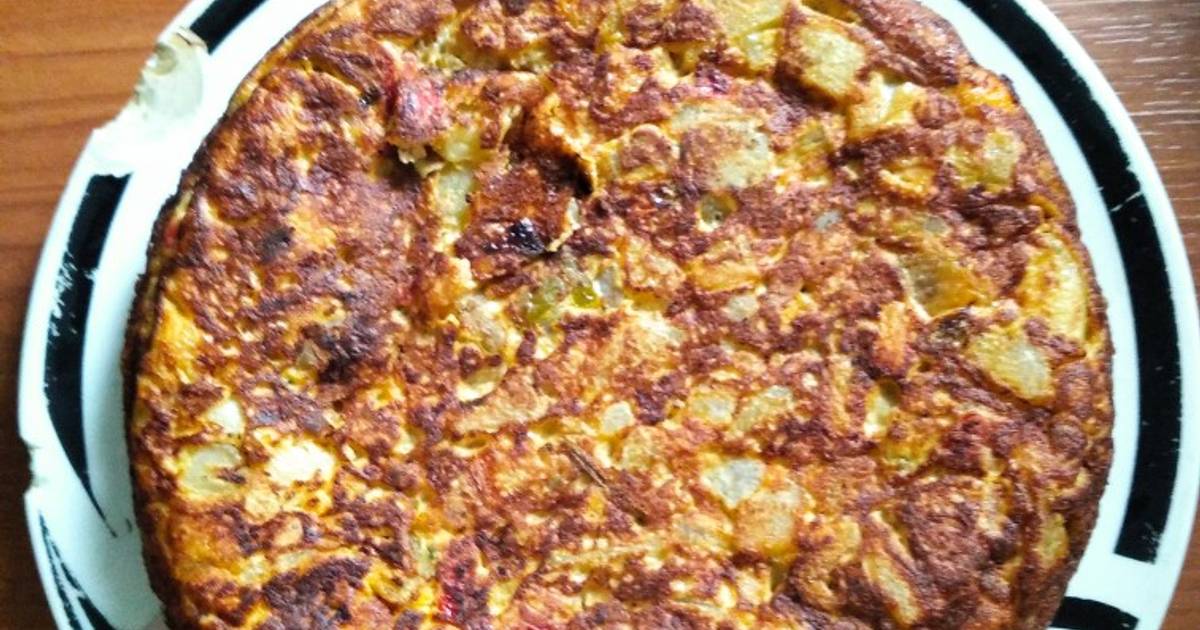 Tortilla de papa y boniato con chorizo colorado Receta de Fatima Cookpad