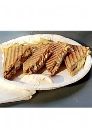 A picture of Cheezy Paneer Sandwich😘.