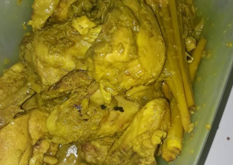 Ayam ungkep bumbu kuning