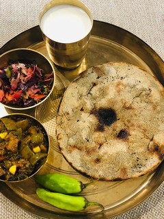 મેથી રીંગણનું શાક (fenugreek leaves and brinjal curry recipe in gujarati) રેસીપી મુખ્ય ફોટો