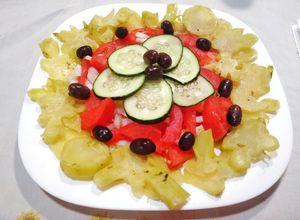 Foto principal de Ensalada de tomate con tallos de brócoli