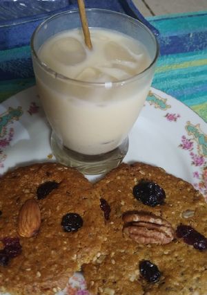 Una foto de Galletas de avena, con harina de maíz semillas y especias