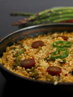 Una foto de Arroz con espárragos, pimiento y t. cherry 🍴 #Recetasdefindemes