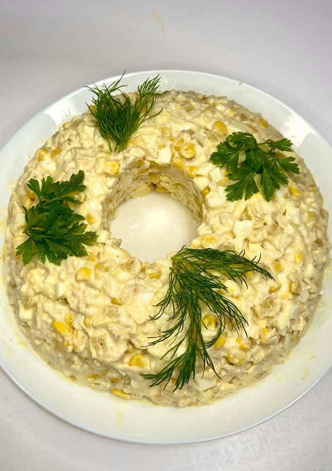 Салат з куркою та ананасами