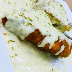 A picture of Stuffed Chicken With White Sauce.