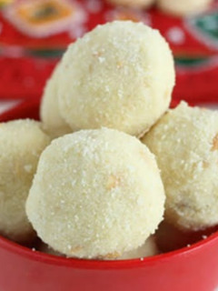 ரவா லட்டு (Rava laddu) செய்முறை முக்கிய புகைப்படம்