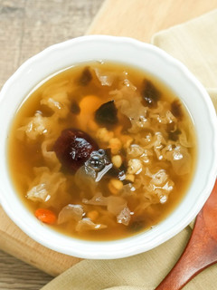 【老菜脯栗子銀耳甜湯】秋分節氣燉湯,秋燥必備甜湯 的食譜成品照片