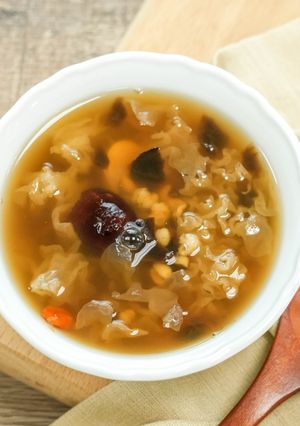 【老菜脯栗子銀耳甜湯】秋分節氣燉湯，秋燥必備甜湯 的食譜成品照片
