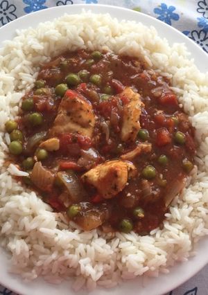 Una foto de Arroz con pollo fácil