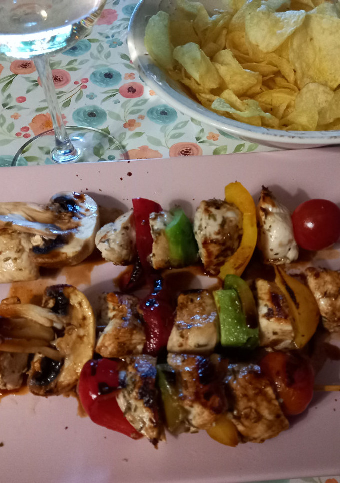 Una foto de Brochetas de pollo al limón