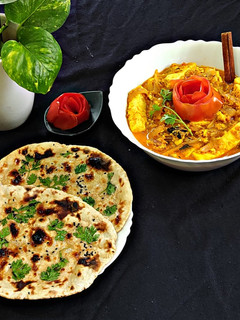 पनीर रारा विथ आटा नान (paneer rara with atta naan recipe in Hindi) रेसिपी मुख्य फोटो