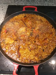 Una foto de Arroz con conejo