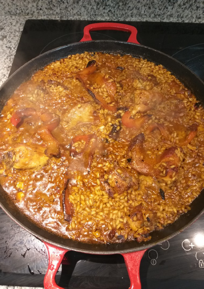 Una foto de Arroz con conejo