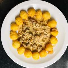 A picture of Lomo strogonoff con papas noisette!💕.