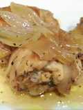 Pollo encebollado al brandy