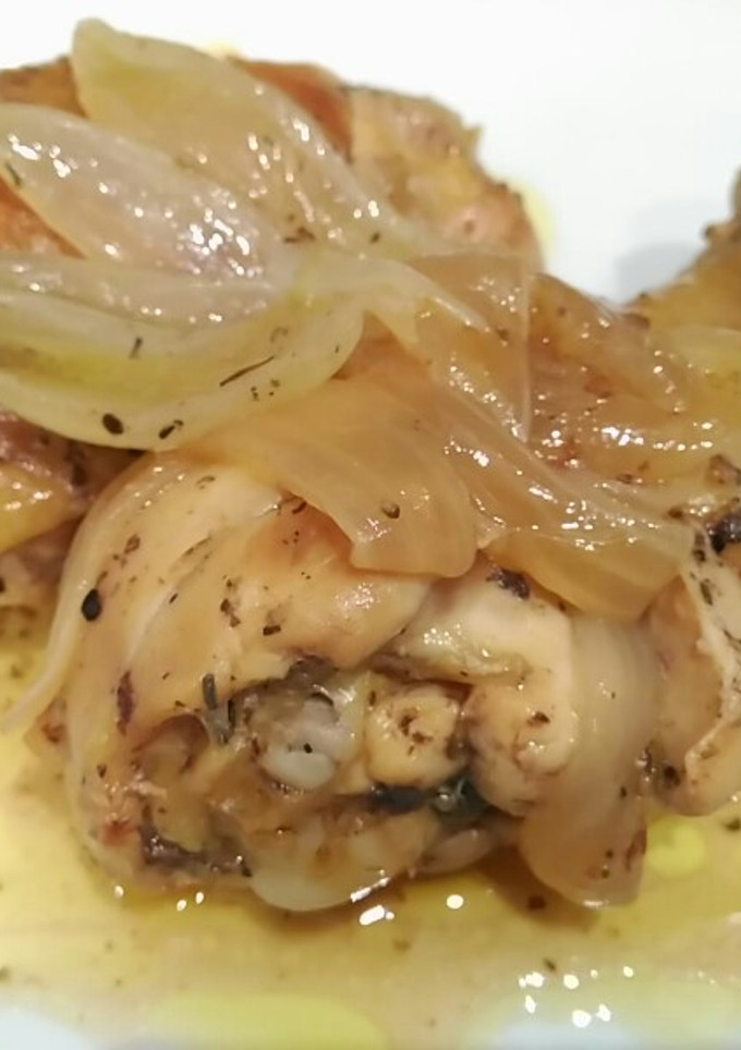 Una foto de Pollo encebollado al brandy