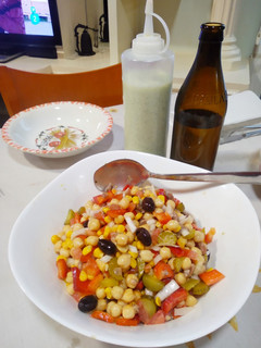 Una foto de Ensalada fría de garbanzos y anchoas