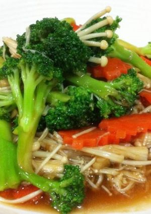 【素食西蘭花金針菇】 的食譜成品照片