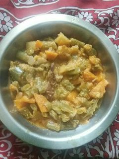 கேரட் பீன்ஸ் குழம்பு(carrot beans kulambu recipe in tamil) செய்முறை முக்கிய புகைப்படம்