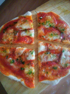 Foto principal de Pizza margarita con salsa verde