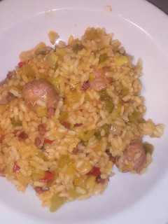 Una foto de Arroz con salchichas